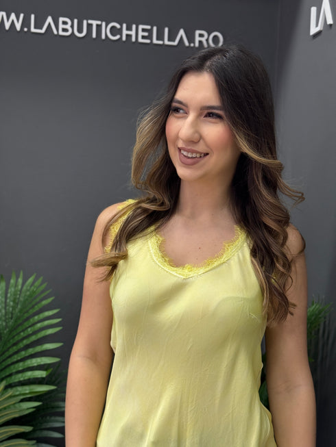MAIOU LARA