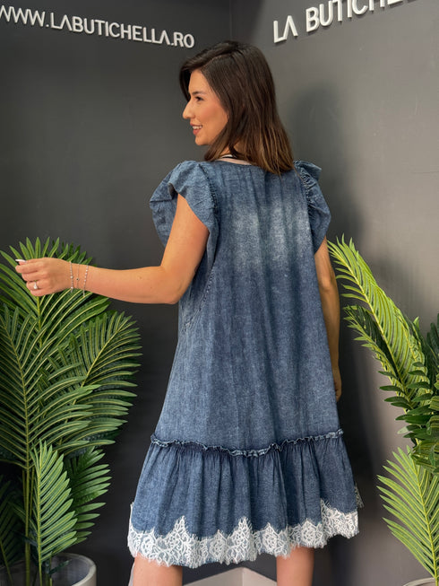 ROCHIE DENIMIA