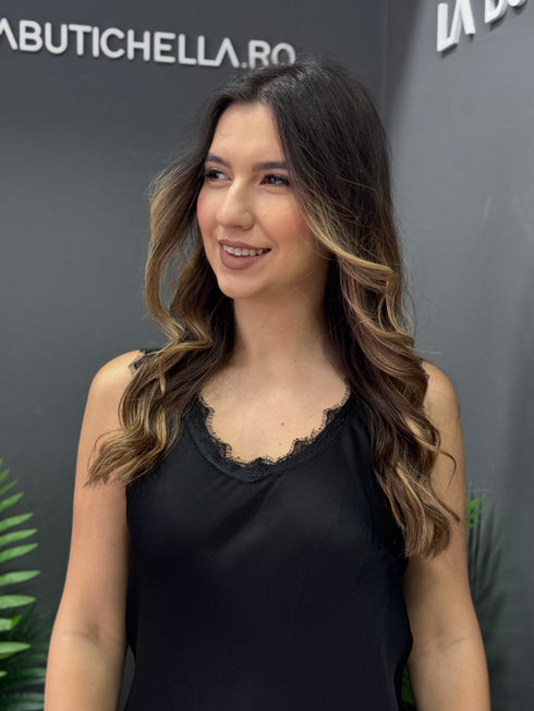 MAIOU LARA