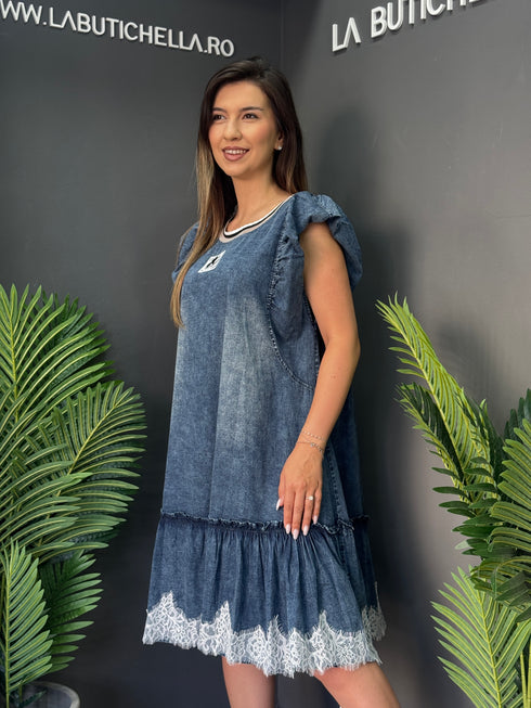ROCHIE DENIMIA